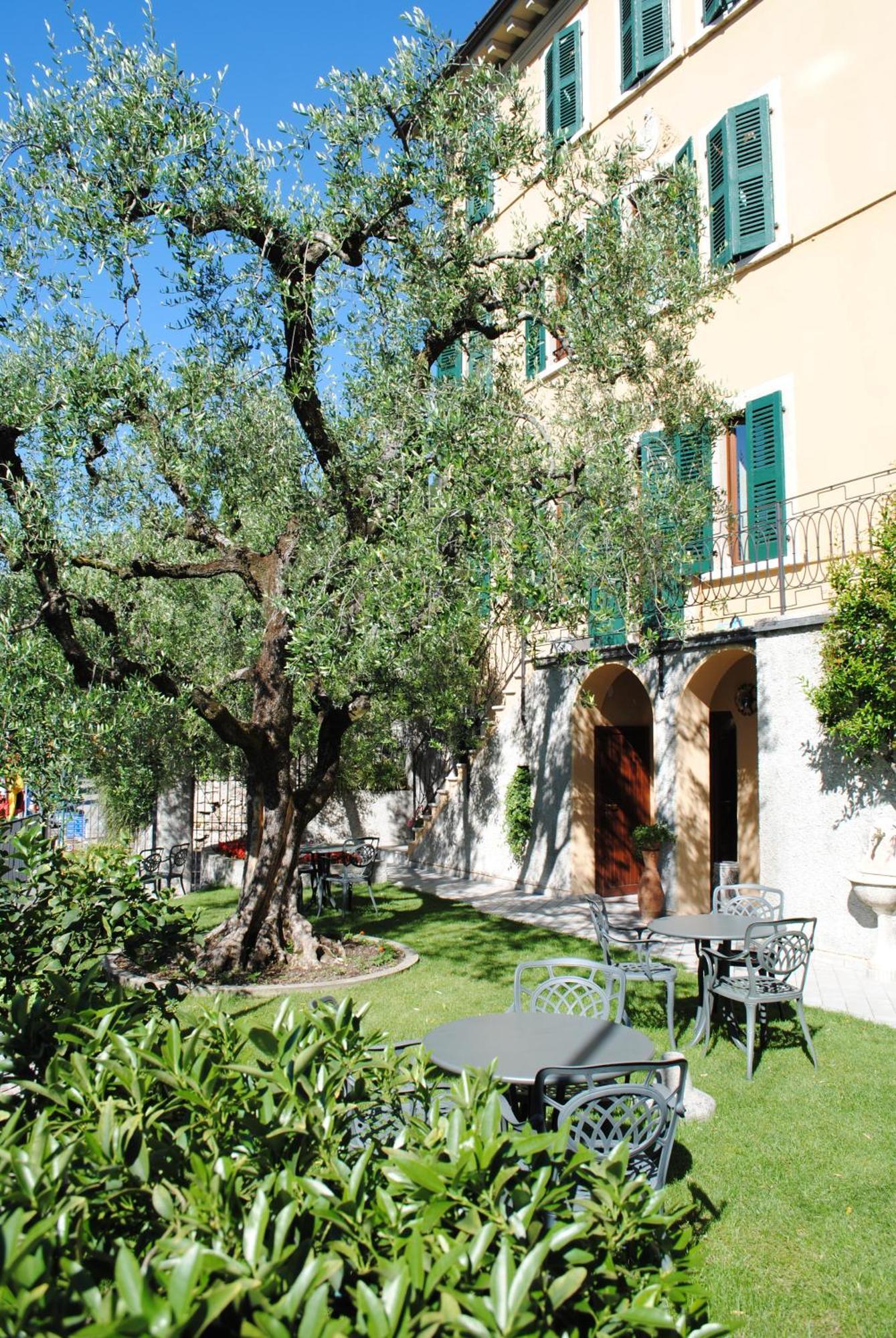 Tiziana Garni Gargnano